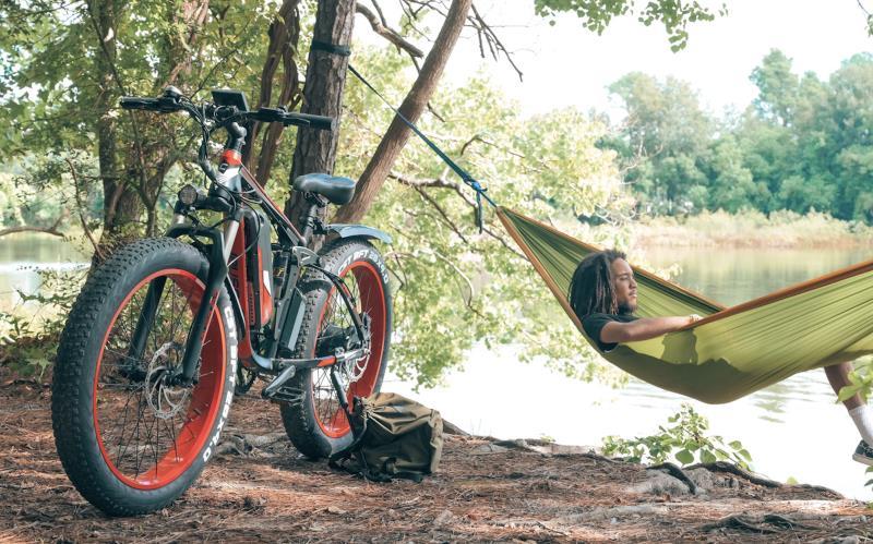 PERCHÉ I PRODUTTORI DI AUTOMOBILI SI RIVOLGONO ALLE BICI ELETTRICHE PER COMBATTERE IL CAMBIAMENTO CLIMATICO?