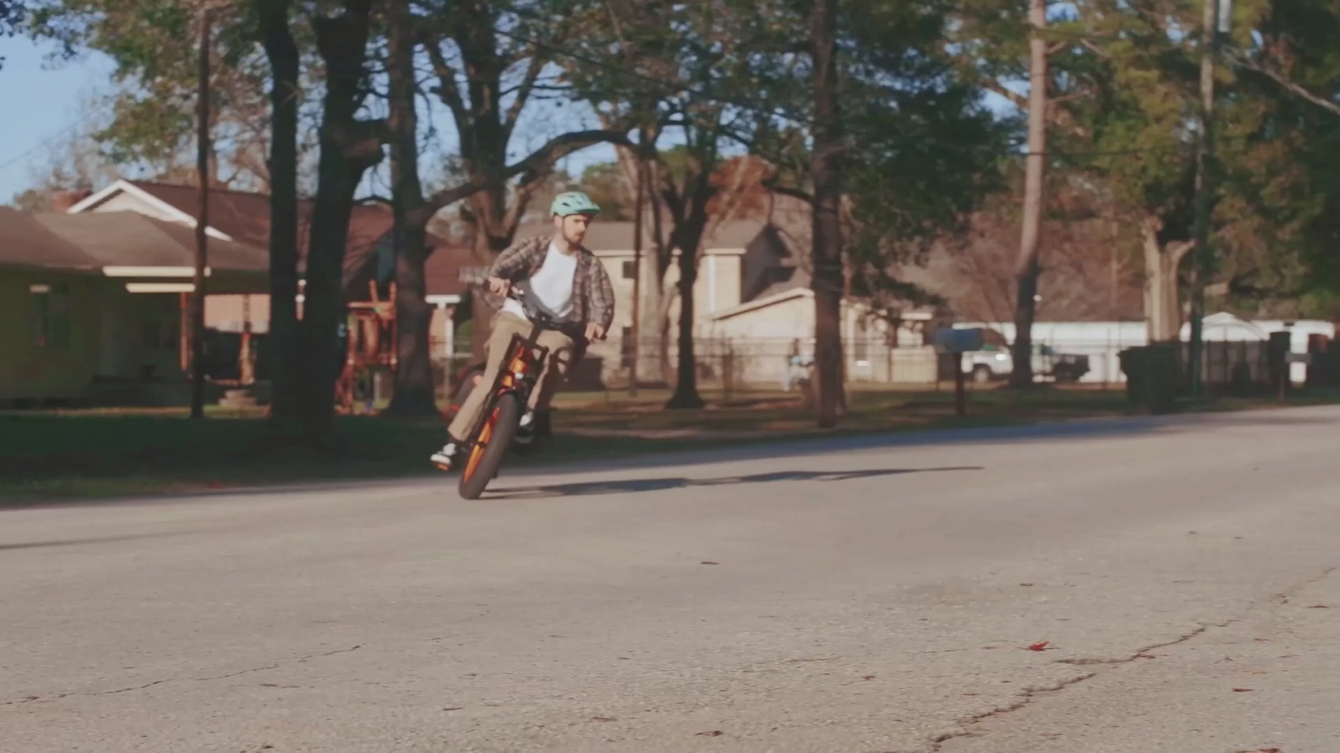 Carica il video: ELECTRIC BIKES